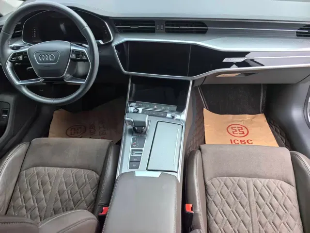 Audi A7L — Фото автомобиля 10