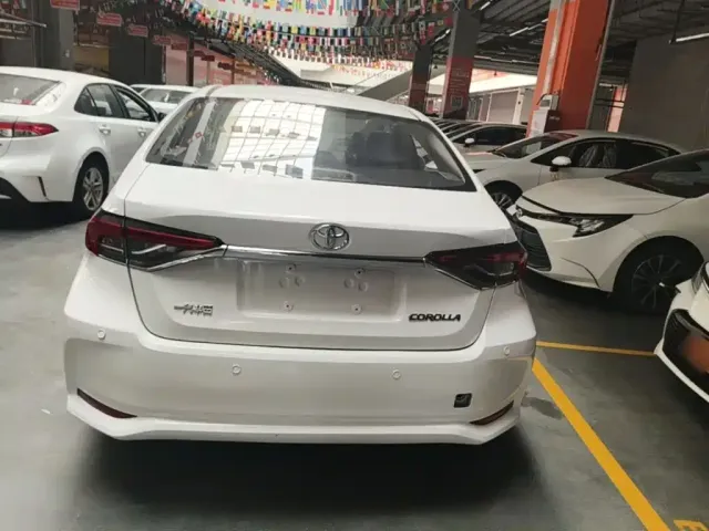 Toyota Corolla — Фото автомобиля 5