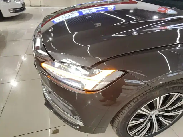 Volvo S90 — Фото автомобиля 23