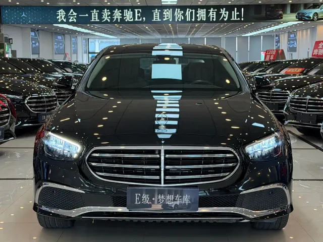 Mercedes-Benz E-Class — Фото автомобиля 3