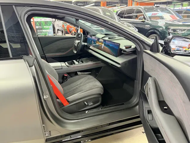 Geely Galaxy E8 — Фото автомобиля 16