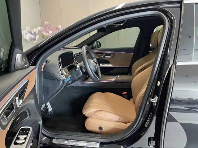 Mercedes-Benz E-Class — Фото автомобиля 24