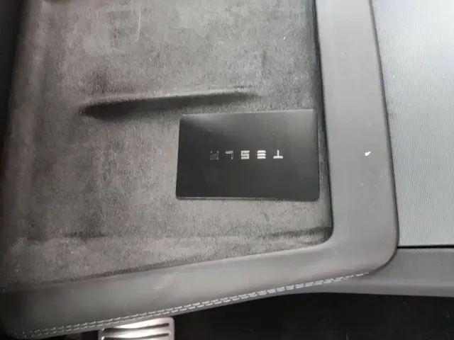 Tesla Model 3 — Фото автомобиля 8