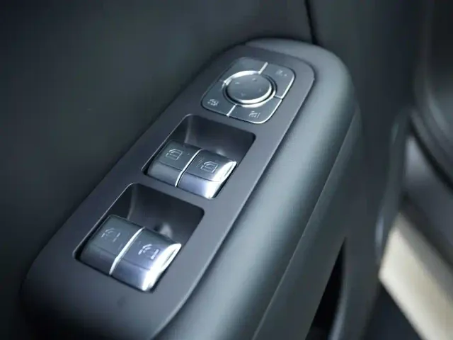 Li Auto L8 — Фото автомобиля 10