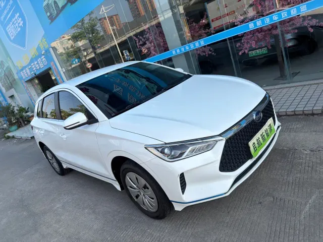 BYD e2 — Фото автомобиля 3