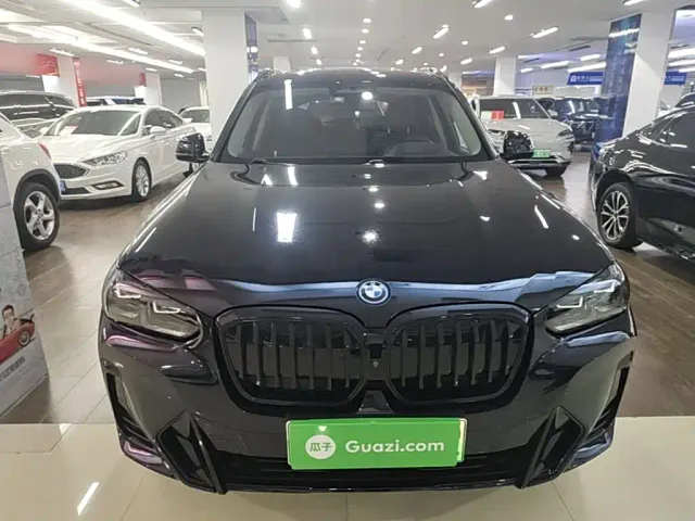 BMW iX3 — Фото автомобиля 2