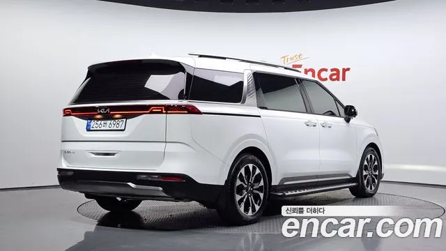 Kia Carnival Generation 4 — Фото автомобиля 2