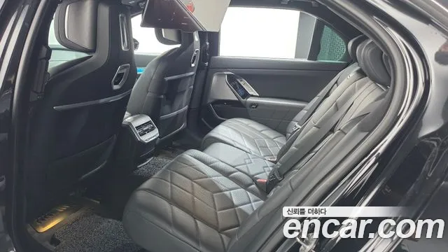 BMW 7 Series G70 — Фото автомобиля 17