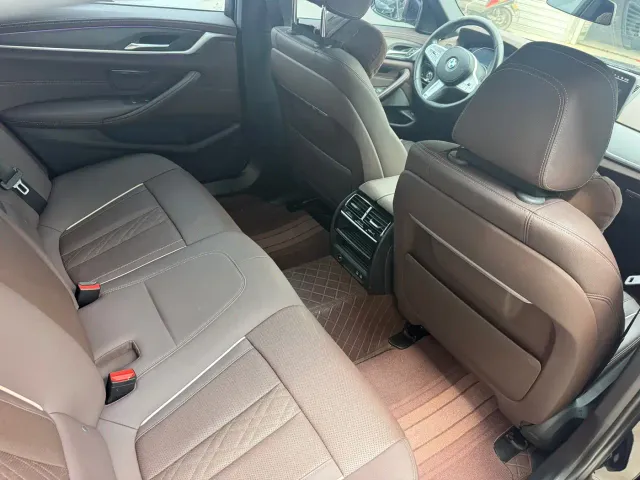 BMW 5 Series — Фото автомобиля 12