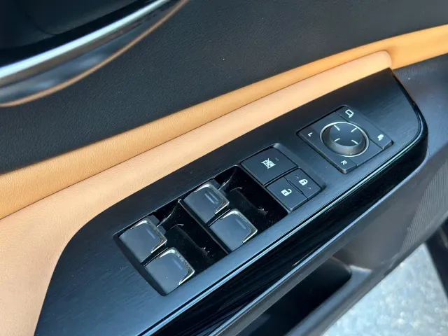 Lexus ES — Фото автомобиля 15