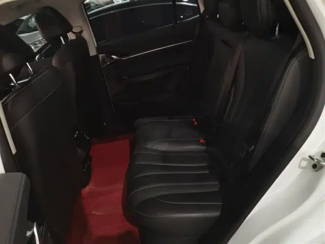Roewe RX5 eMAX — Фото автомобиля 16