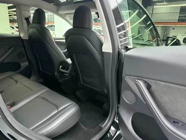Tesla Model Y — Фото автомобиля 18