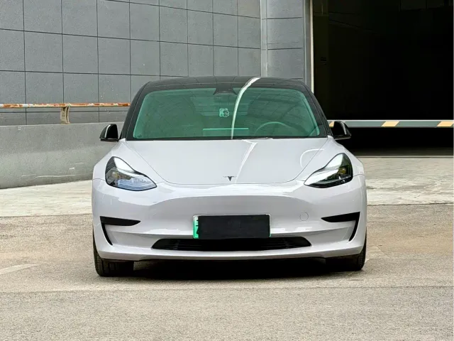 Tesla Model 3 — Фото автомобиля 2