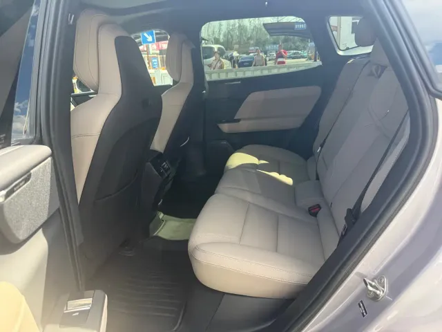 Volvo XC70 Plug-in Hybrid — Фото автомобиля 18