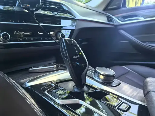 BMW 5 Series — Фото автомобиля 8
