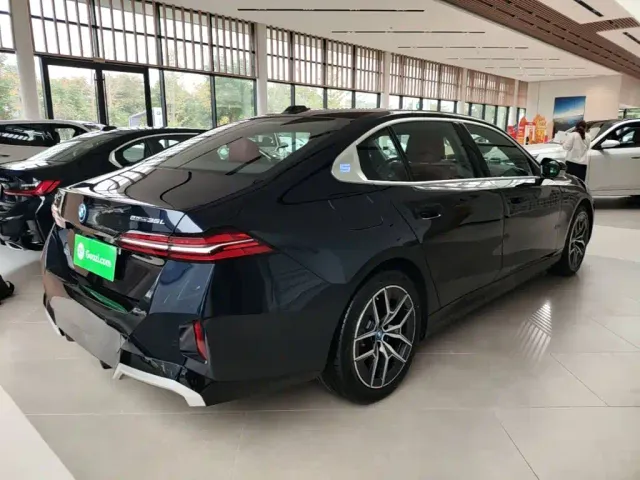 BMW i5 — Фото автомобиля 6