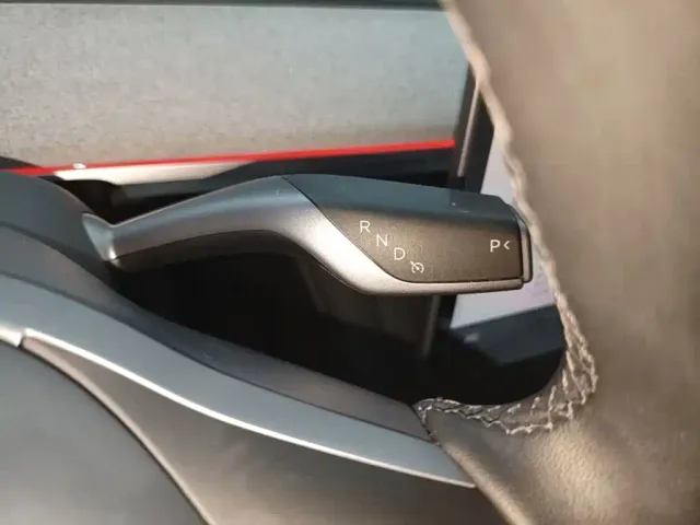 Tesla Model Y — Фото автомобиля 13