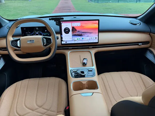 Geely Galaxy Starship 7 EM-i — Фото автомобиля 12