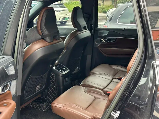 Volvo XC90 — Фото автомобиля 13