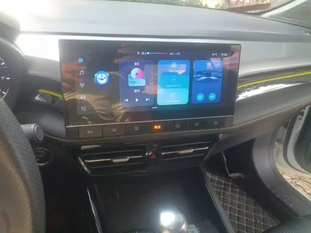 Roewe Roewe i5 2021 1.5L CVT Platinum Edition — Фото автомобиля 9