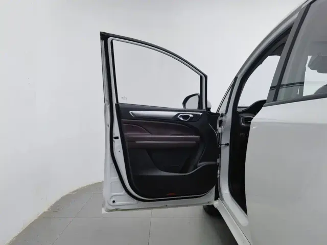GAC Trumpchi M6 — Фото автомобиля 8
