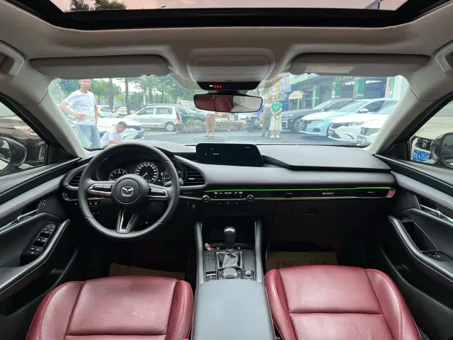 Mazda Axela — Фото автомобиля 5