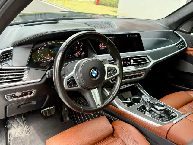 BMW X7 — Фото автомобиля 10