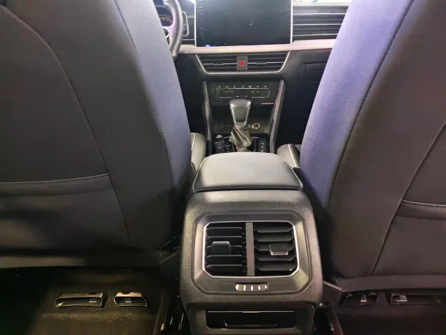 Volkswagen Tiguan L — Фото автомобиля 8