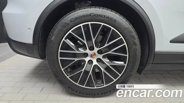 Porsche Macan Electric — Фото автомобиля 5