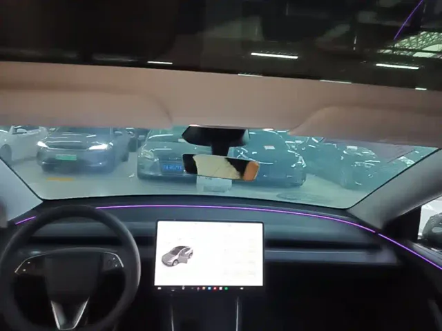 Tesla Model Y — Фото автомобиля 17