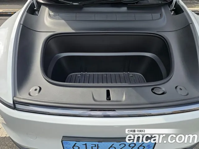 Tesla Model Y — Фото автомобиля 17
