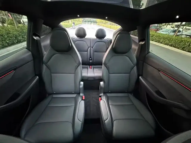 Tesla Model Y L — Фото автомобиля 17