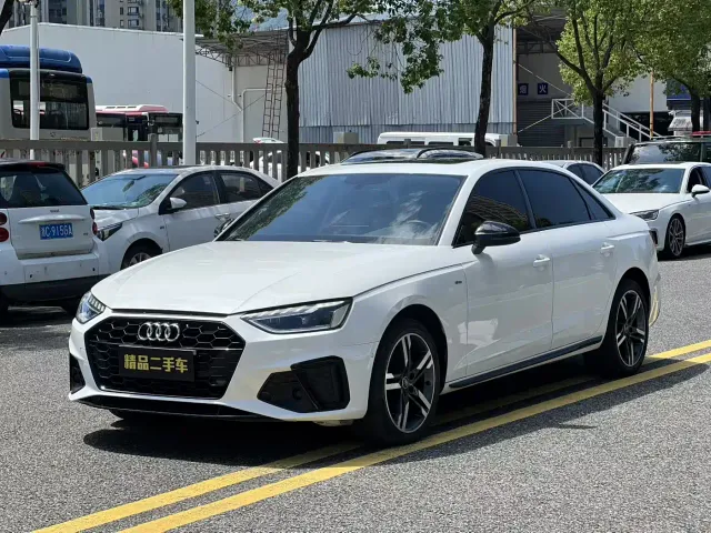 Фотография автомобиля — Audi A4L