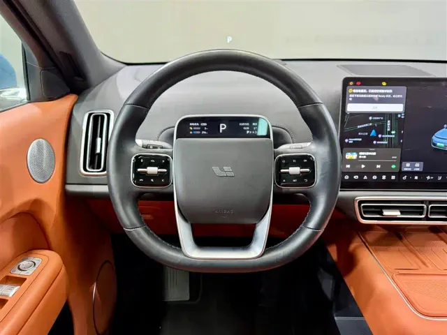 Li Auto L9 — Фото автомобиля 27