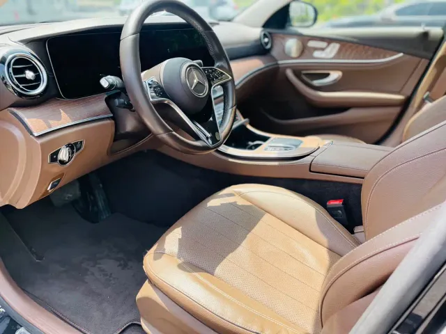 Mercedes-Benz E-Class — Фото автомобиля 4