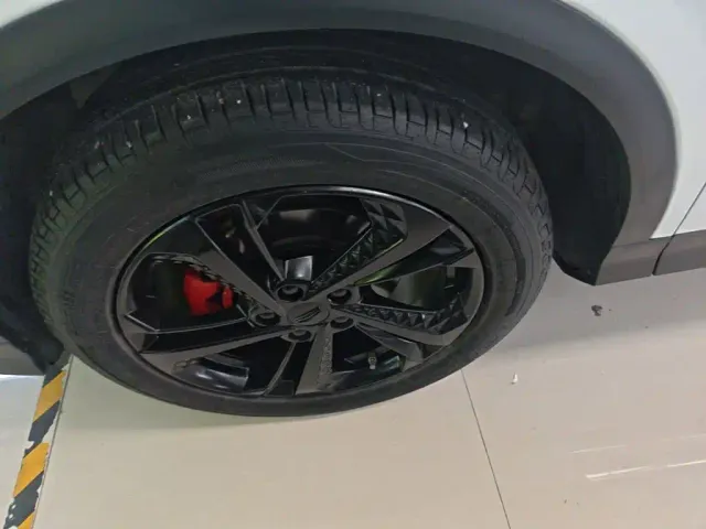 Geely Binyue — Фото автомобиля 22