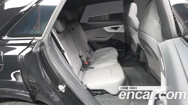 Audi Q8 55 TFSI quattro Premium — Фото автомобиля 12