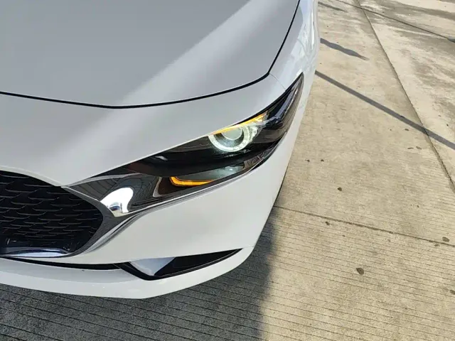 Mazda Axela — Фото автомобиля 23