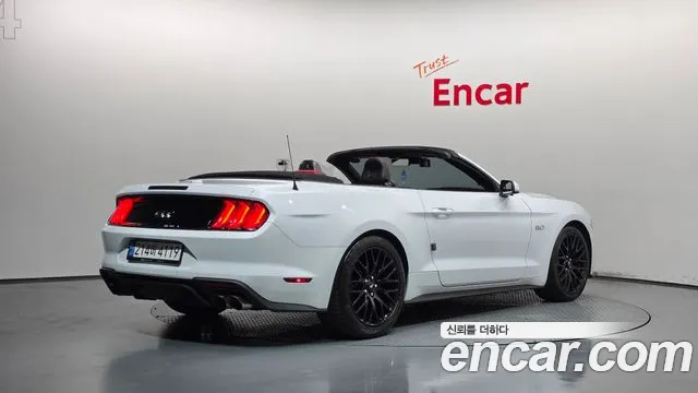 Ford Mustang — Фото автомобиля 2