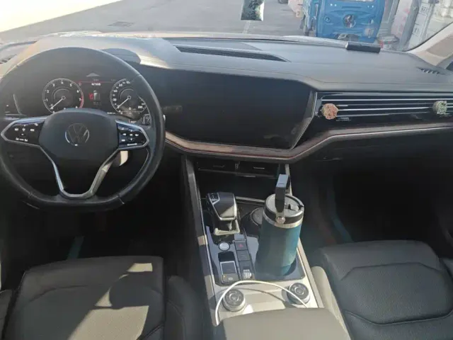 Volkswagen Touareg — Фото автомобиля 12