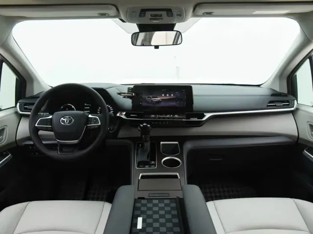 Toyota Granvia — Фото автомобиля 11