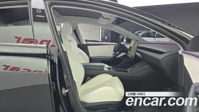 Tesla Model 3 — Фото автомобиля 16