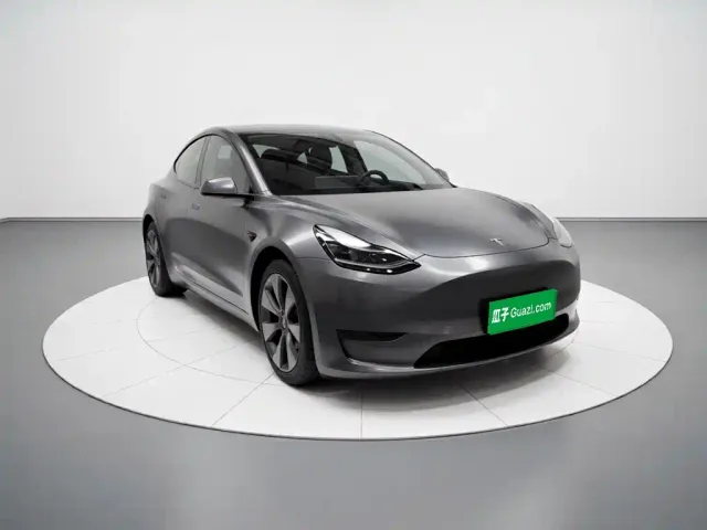 Tesla Model Y — Фото автомобиля 3