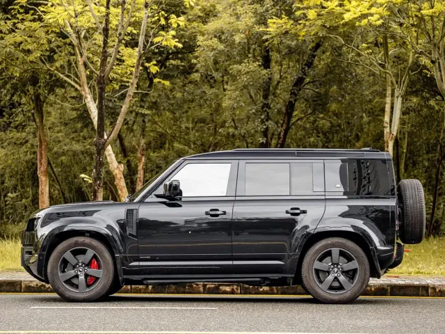 Land Rover Defender — Фото автомобиля 3