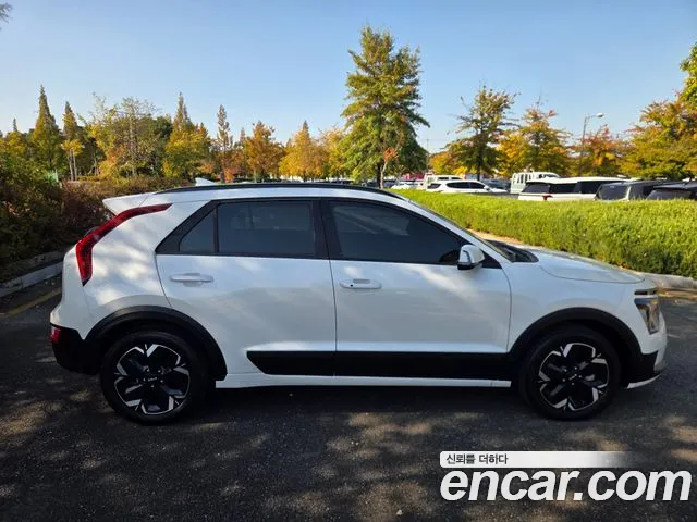 Kia Niro — Фото автомобиля 7