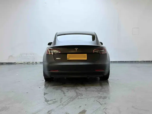 Tesla Model 3 — Фото автомобиля 5