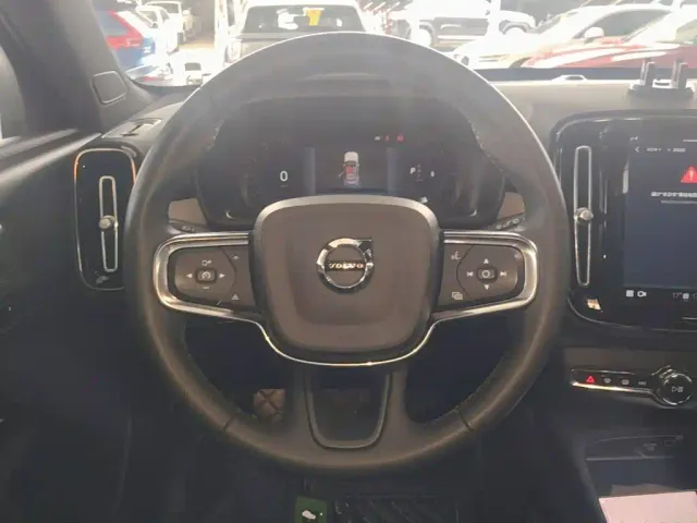 Volvo XC40 — Фото автомобиля 10