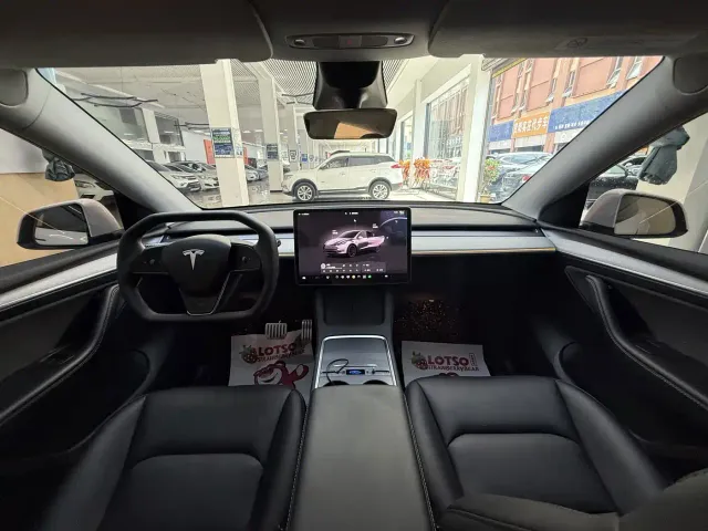 Tesla Model Y — Фото автомобиля 5