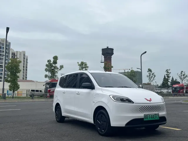 Wuling Hongguang — Фото автомобиля 3