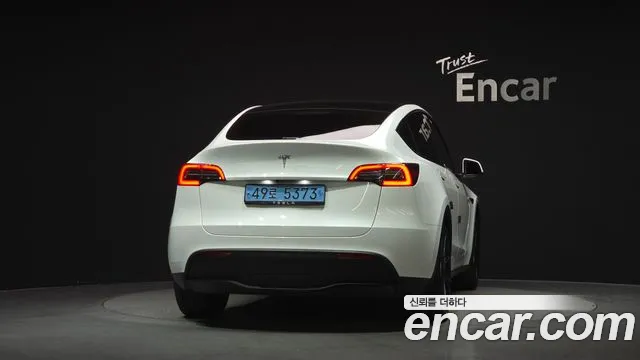 Tesla Model Y — Фото автомобиля 3